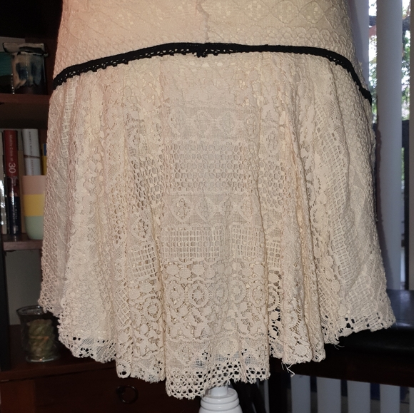 🎀Free People Beautiful Lace Skirt🎀 - Picture 3 of 6